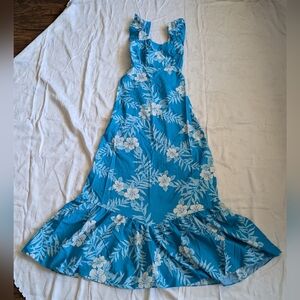 Beautiful blue and white floral summer Hawaiian dress